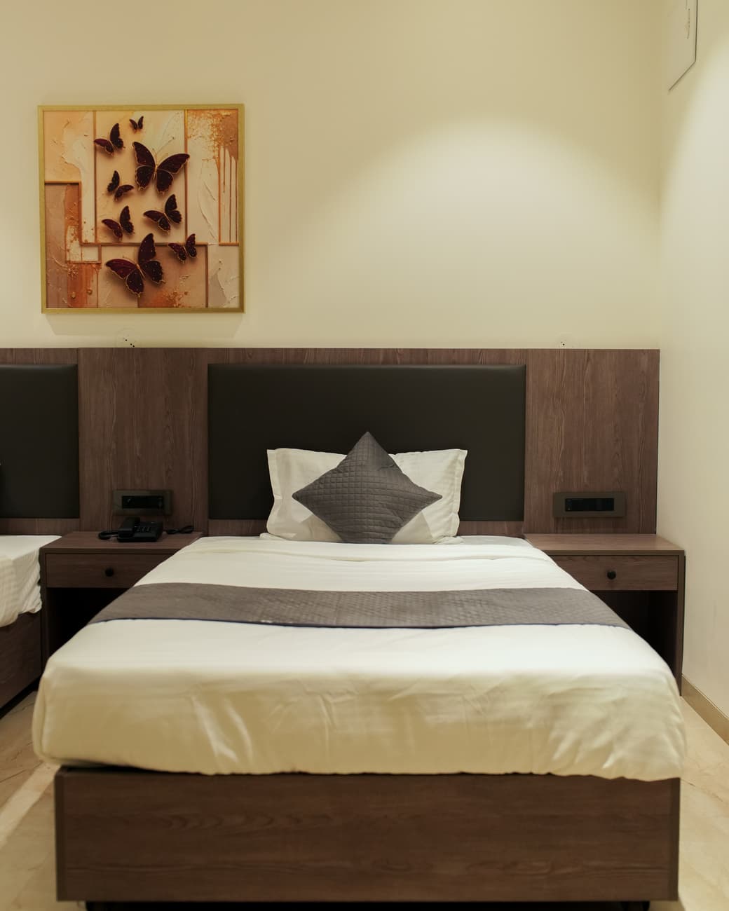 Twin guest room